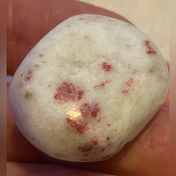 2 Cinnabar tumbles & 1 small Rhodonite star - Picture 10 of 16